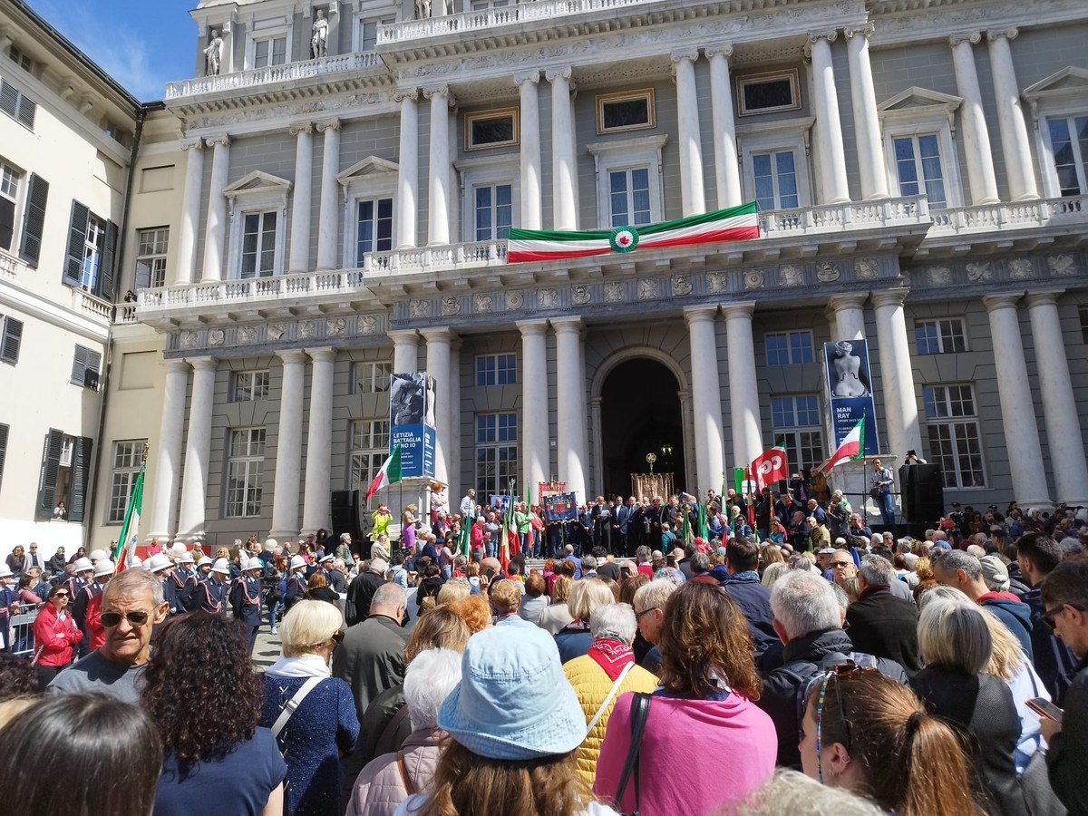 25 Aprile Fischi A Toti E Bucci Alla Celebrazione In Piazza Matteotti