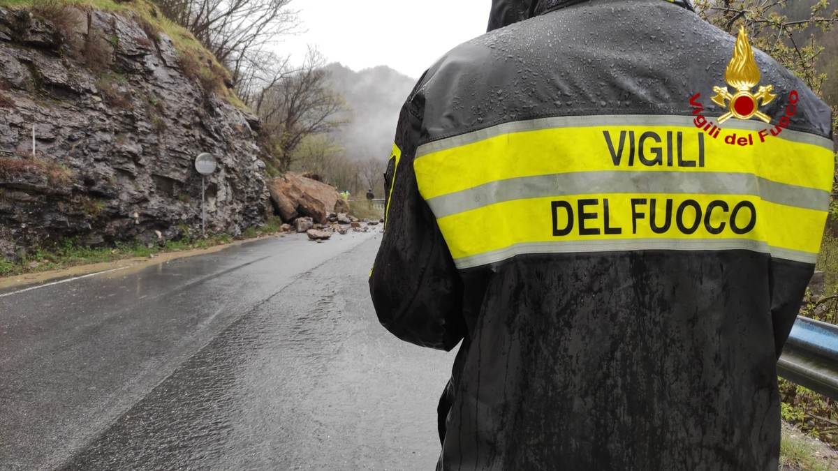 Frana Nel Comune Di Ne Strada Chiusa Ed Evacuata Una Famiglia In