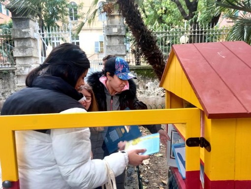 Sestri Ponente, ecco la prima casetta per il bookcrossing realizzata dagli allievi della Fondazione CIF Formazione