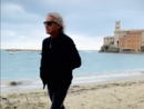 Luciano Ligabue a Sestri Levante: la passeggiata nella suggestiva Baia del Silenzio