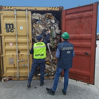 Si indaga sui furbetti dei rifiuti, traffico illecito da Cuneo alla Turchia passando per il porto di Genova