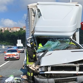 Incidente su ponte San Giorgio, traffico autostradale in tilt per circa 30 minuti (Foto)