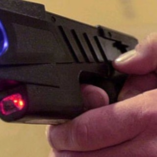 Salvini da' il via libera alla sperimentazione del taser a Genova. Roberto Traverso (SIAP): &quot;Favorevoli&quot;