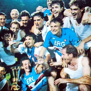 1989: Vierchowod e Dossena festeggiano con Vialli e tutta la Samp la Coppa Italia (foto Facebook U.C. Sampdoria)