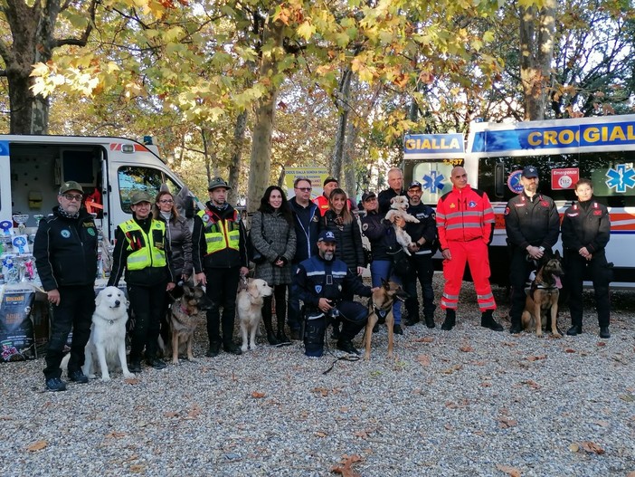 Al parco dell'Acquasola la Giornata del cane: oltre 40 alla sfilata &quot;Belli di brutto&quot; (foto)