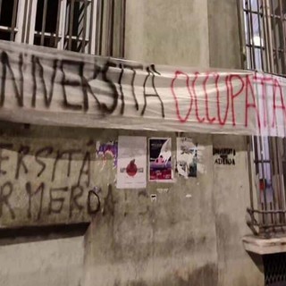 L’aula è occupata in solidarietà del popolo palestinese, salta la presentazione della rivista universitaria