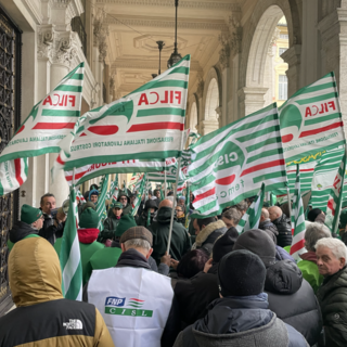 Morti sul lavoro, la protesta organizzata dalla Cisl: in trecento sotto il palazzo di Regione Liguria (Video)