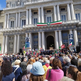 25 aprile: fischi a Toti e Bucci alla celebrazione in piazza Matteotti (foto e video)