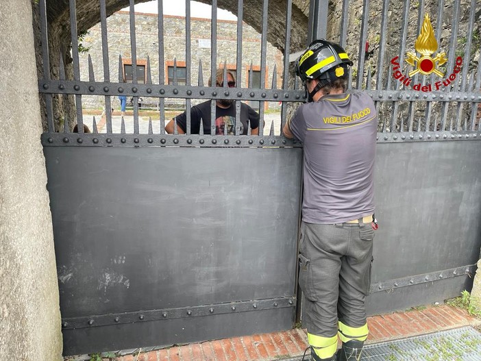 Forte Begato, i vigili del fuoco soccorrono una famiglia rimasta &quot;imprigionata&quot;