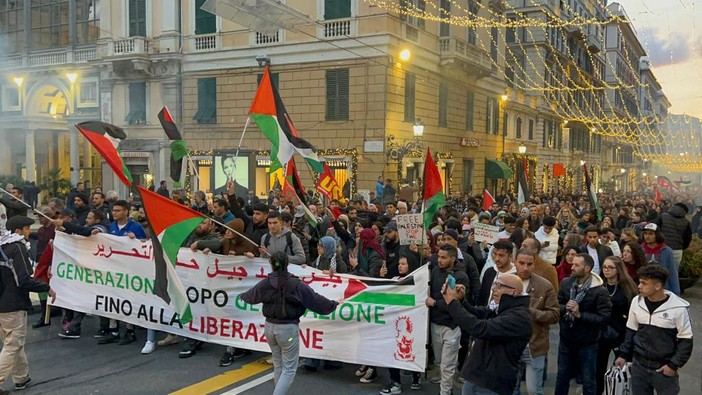 “Palestina libera”, la manifestazione per le vie di Genova: un grido contro l'oppressione e per la pace