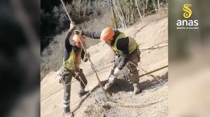 Frana in val d’Aveto, Anas impegnata nel ripristino della scarpata (Video)