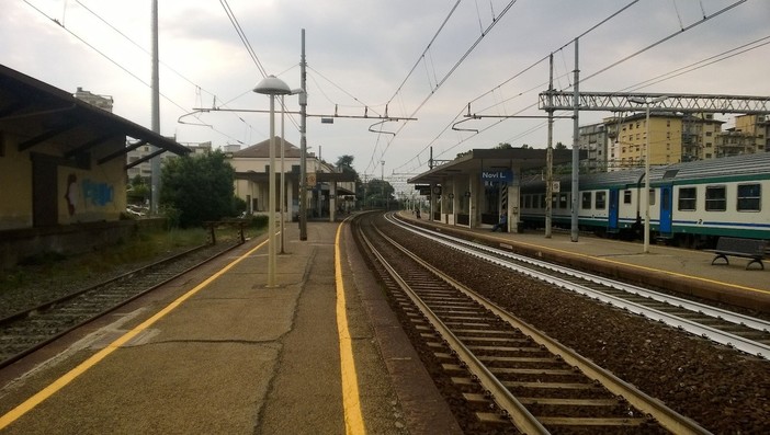 Perde la nonna in stazione e sale sul treno a Genova: disavventura a lieto fine per una bimba di 9 anni, recuperata a Novi Ligure