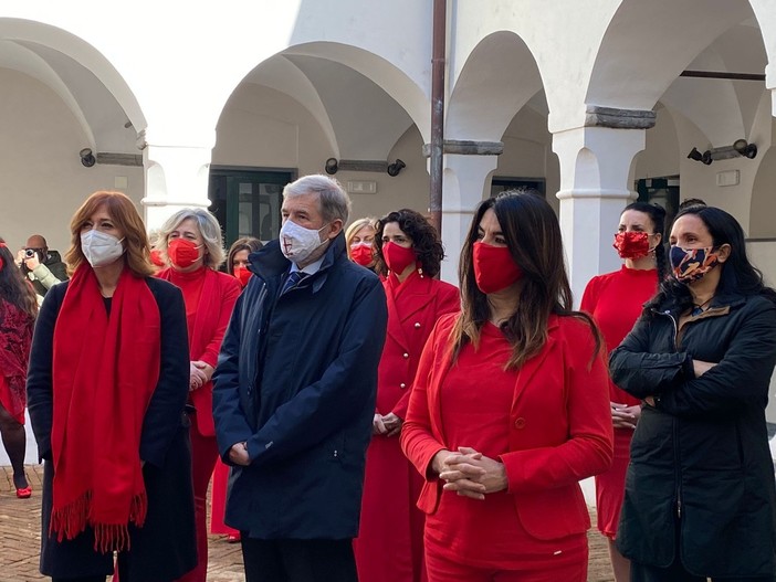 8 marzo, flash mob nell'abbazia di San Giuliano per dire no alla violenza di genere (VIDEO)