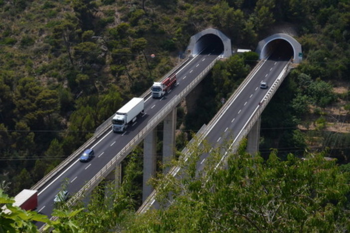 Autostrada A10: chiusura parziale dello svincolo di Feglino