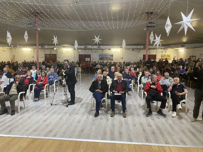 Ponente, i cassoni della diga sulla strada di Vado Ligure