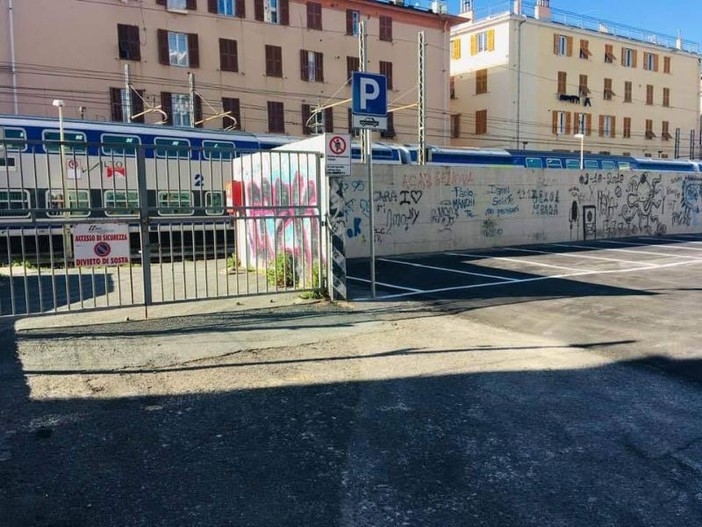 Pegli: apre il varco tra il parcheggio della stazione e il binario 2, finalmente