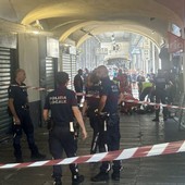 Sangue nel centro storico di Genova: accoltellato un uomo in Sottoripa (VIDEO)