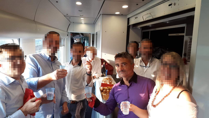 Martini Dry? Gin Fizz? Negroni? Sbagliato! È l’Aperi-Treno!