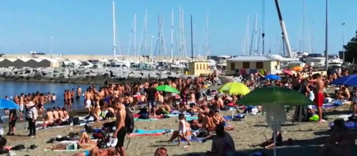 Arenzano, assembramento e &quot;animi caldi&quot; sulla spiaggia (VIDEO)