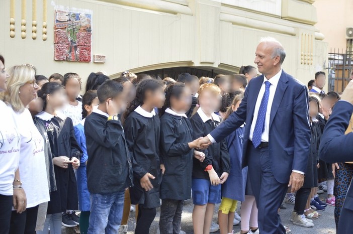 Bussetti nella scuola &quot;Sampierdarena&quot;: &quot;Nei disegni dei bambini c'è ottimismo&quot;