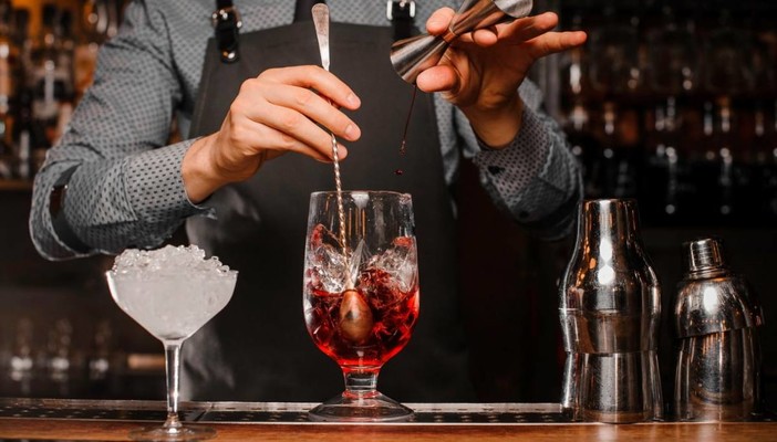 Barman, addetti al turismo e molto altro: i percorsi per formare al lavoro da fine mese in poi