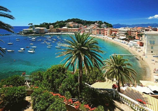 Cinque euro per entrare alla Baia del Silenzio: Sestri Levante studia il biglietto anti turismo di massa