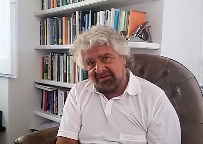 Movimento 5 Stelle: Beppe Grillo davanti a Tirreno Power contro il carbone