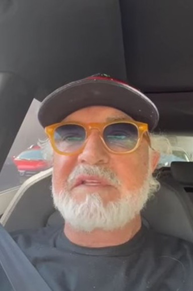 Anche Flavio Briatore bloccato in coda sull'autostrada A10: il video su Instagram