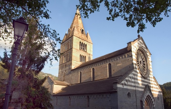 Incendio alla Basilica dei Fieschi di San Salvatore di Cogorno, si sospetta un rogo doloso