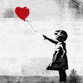 La street art di Banksy torna a Genova: una nuova mostra nell'ex biglietteria della stazione Principe