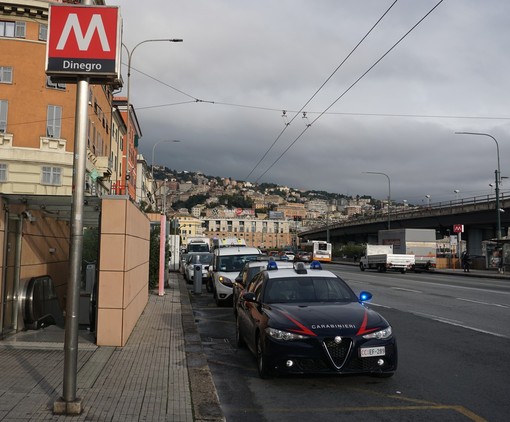 Furti sulle auto nel parcheggio di Dinegro, c'è un arresto: fermato nella notte un diciassettenne