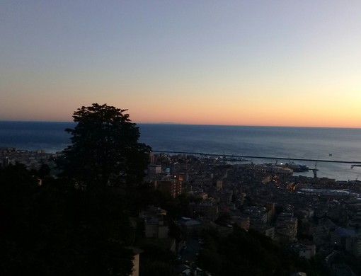 Lo spettacolo del tramonto e della Corsica in lontananza dall’Osservatorio Astronomico del Righi