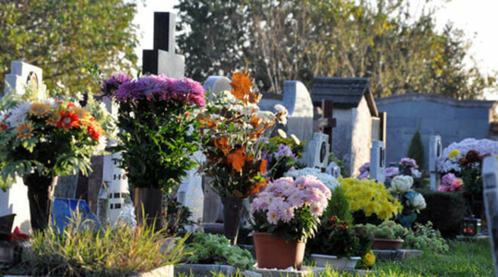 Bolzaneto, profanata una tomba nel cimitero di Cremeno