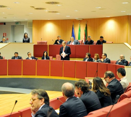 Guardia di Finanza negli uffici dell'Idv in Regione. Sei gli indagati, c'è anche Quaini