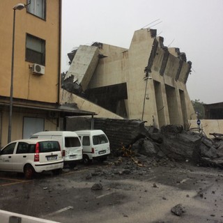 Crollo ponte: rischio pioggia con la &quot;diga&quot; delle macerie nel torrente