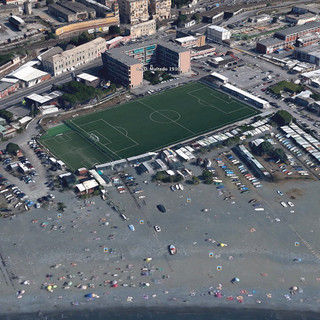 Il campo sportivo Pertini a metà tra Multedo 1930 e Levante C