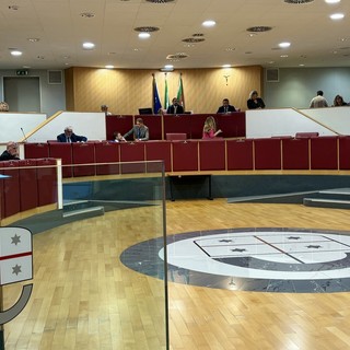 Inizia la corsa per le regionali: il centrosinistra scopre le prime carte, il centrodestra deve ancora trovare il mazzo