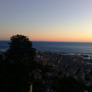 Lo spettacolo del tramonto e della Corsica in lontananza dall’Osservatorio Astronomico del Righi