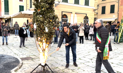 A Sestri Levante si rinnova la tradizione del Confuoco (Video)