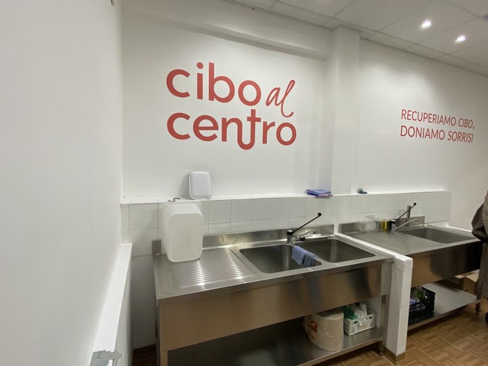 Nasce &quot;Cibo al Centro&quot;: recupero e ridistribuzione del cibo fresco nel centro storico di Genova (Video e Foto)