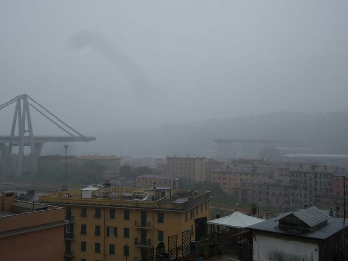 &quot;Motorway bridge collapse in Italy&quot;: la sciagura fa il giro del mondo