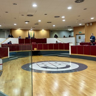 Schieramenti sulle barricate in consiglio regionale, il bilancio consolidato diventa terreno di scontro: “È la fotografia del vostro fallimento”