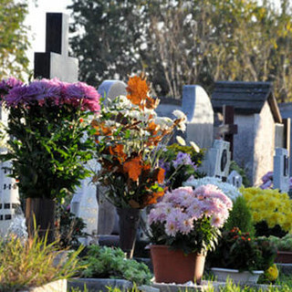 Bolzaneto, profanata una tomba nel cimitero di Cremeno