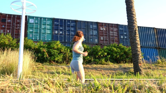 Pra’ sogna una Fascia di Rispetto ‘libera’ dai containers