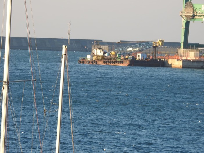 Porto di Pra’, quell’attività intensa intorno al ‘dentino’ del sesto modulo