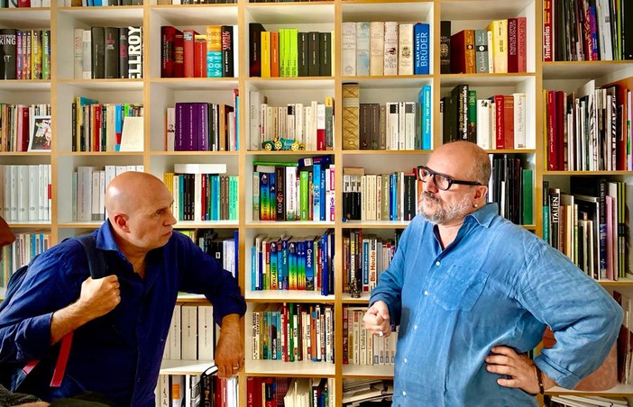 Il libro &quot;Strade maestre&quot; di Sergio Maifredi e Corrado d'Elia: interviste inedite ai grandi del teatro, da Stein a Mnouchkine