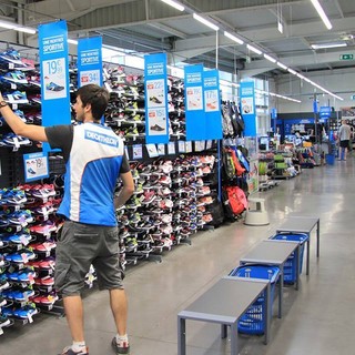 Sciopero dei dipendenti Decathlon a quattro giorni dal Natale: “Dall’azienda indifferenza alla richiesta di un contratto integrativo”