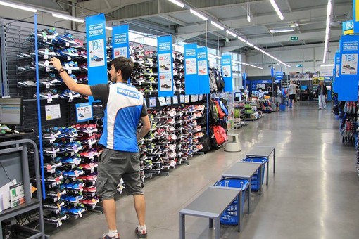 Sciopero dei dipendenti Decathlon a quattro giorni dal Natale: “Dall’azienda indifferenza alla richiesta di un contratto integrativo”