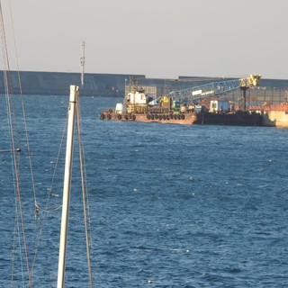 Porto di Pra’, quell’attività intensa intorno al ‘dentino’ del sesto modulo