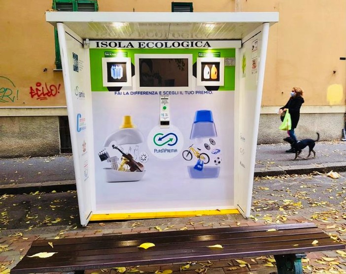 Quattro eco-raccoglitori in altrettanti quartieri di Genova: premi e sconti in cambio di bottiglie e flaconi di plastica